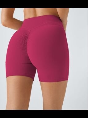 SoftlyZeroTM Plush High Waisted
Crossover Ruched Yoga Shorts 5"